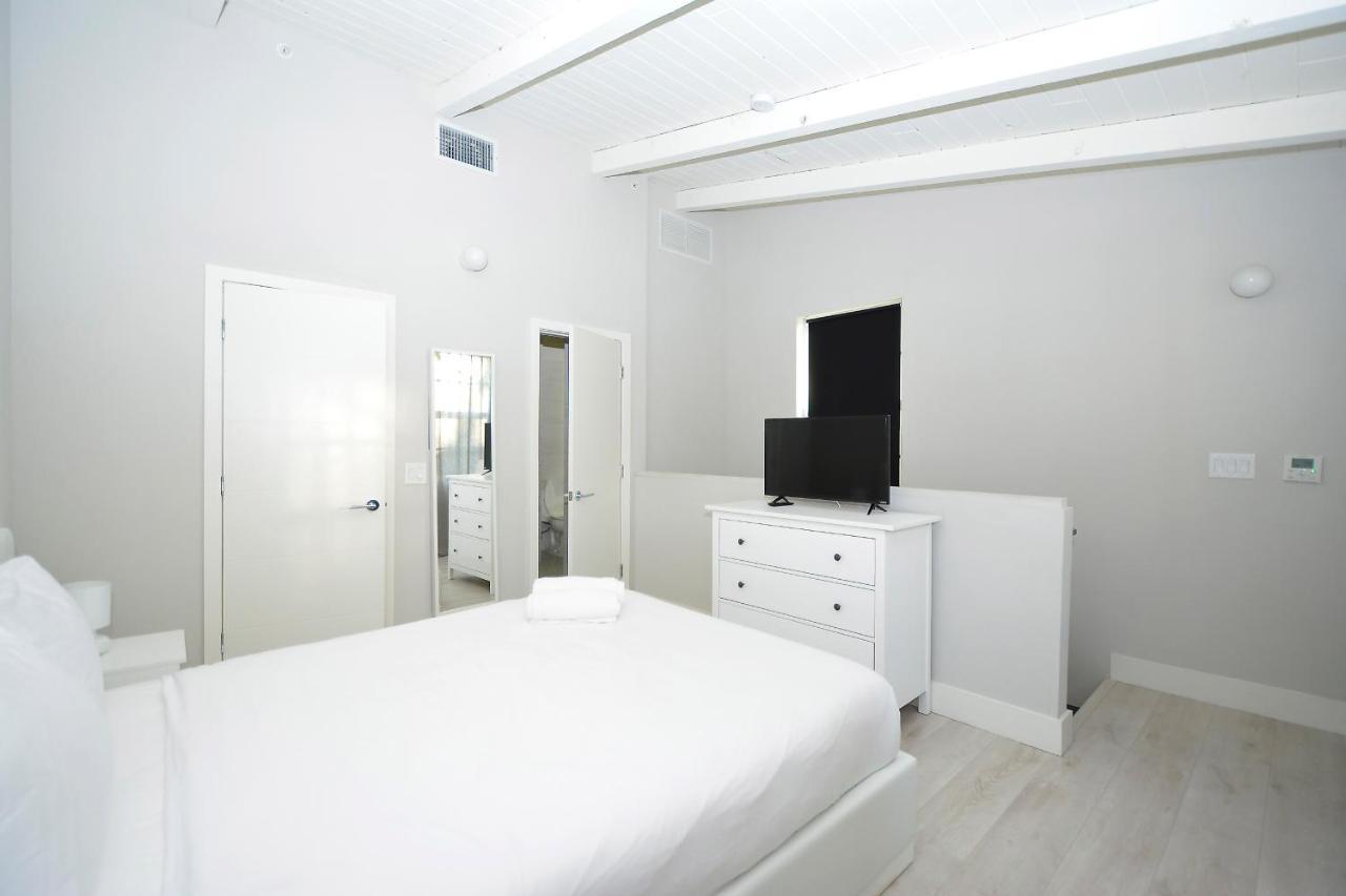 Apartments On Collins マイアミビーチ エクステリア 写真