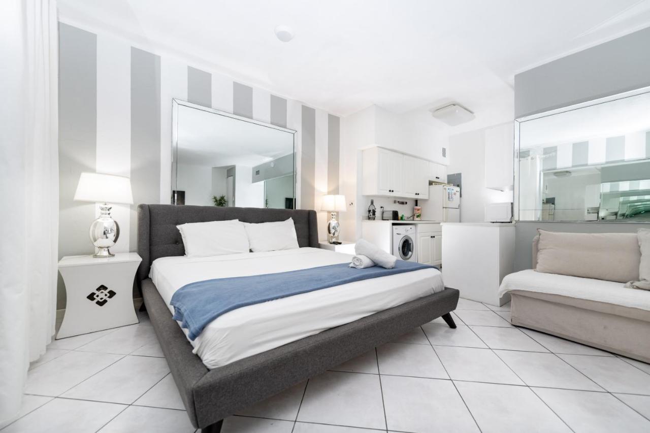 Apartments On Collins マイアミビーチ エクステリア 写真