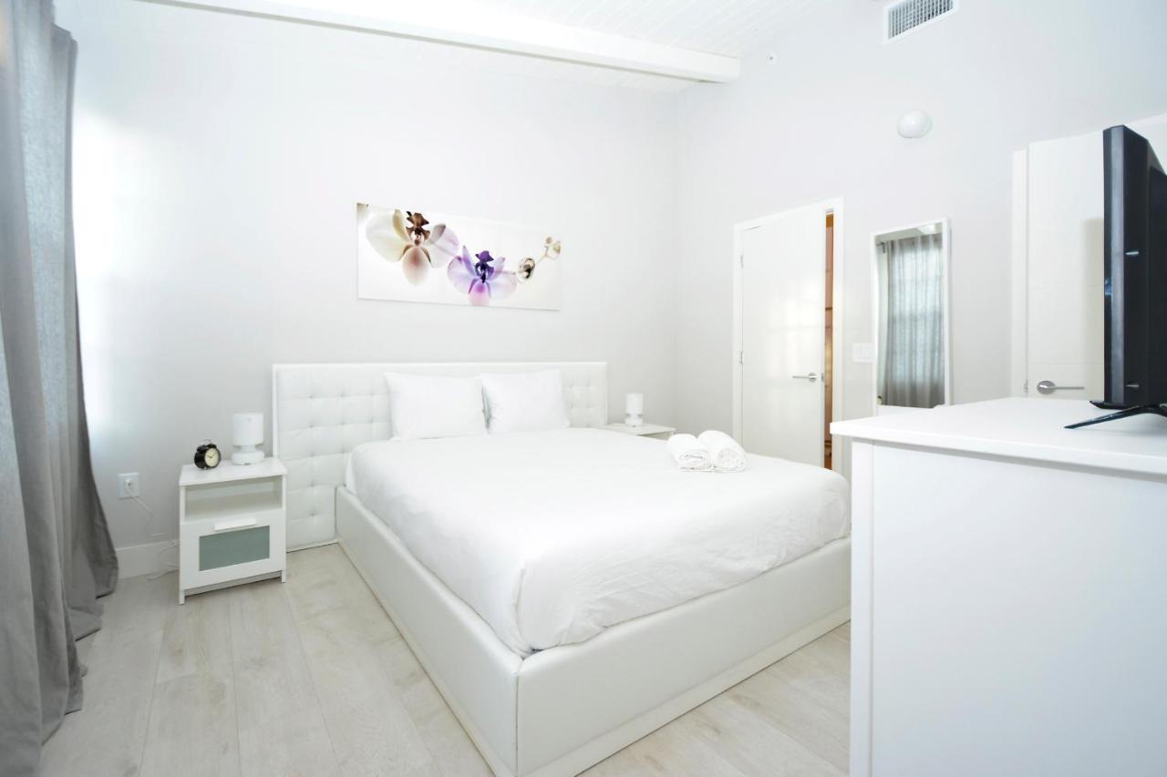 Apartments On Collins マイアミビーチ エクステリア 写真