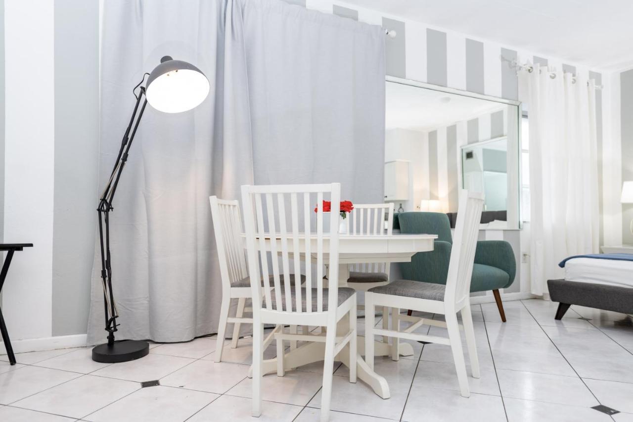 Apartments On Collins マイアミビーチ エクステリア 写真