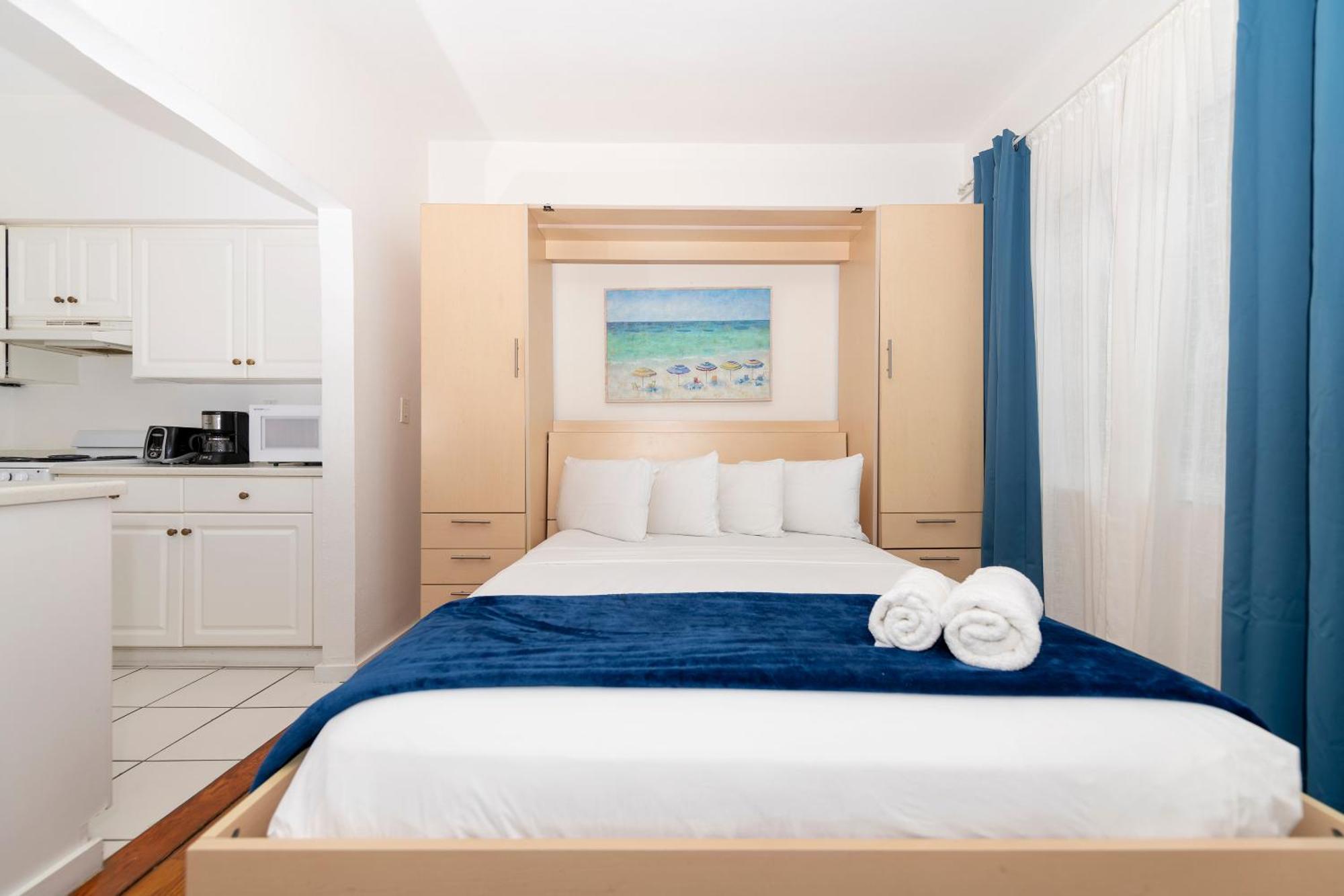Apartments On Collins マイアミビーチ エクステリア 写真